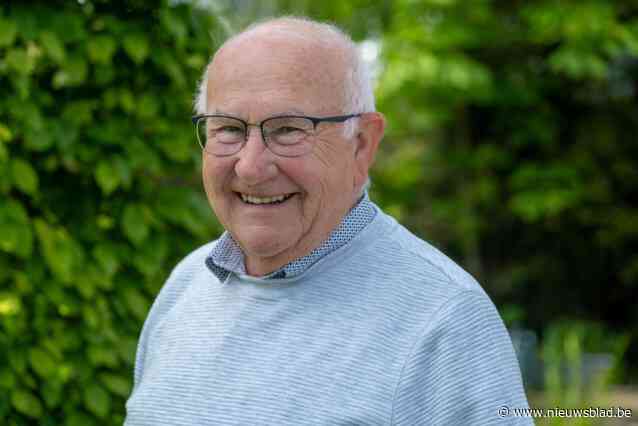 “Mijn leerlingen lazen niet graag, ik begon dan zelf maar te schrijven”: Roger Vanhoecks sociaal bewogen pen staat nooit stil