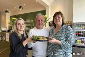 Yves Van Hol (59) introduceert nieuwe Lierse snack: ‘De Flipper’, als eerbetoon aan zijn overleden broer