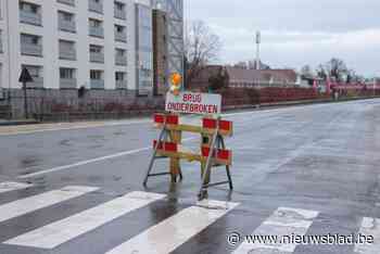 Schilderwerken Oude Kaaibrug lopen vertraging op door regenweer