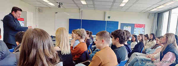 Aufruf für Europa- und Kommunalwahl: Polittalk im Anna-Essinger-Gymasium mit Martin Gerster