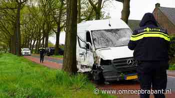 112-nieuws: bestelbus knalt tegen boom • ongeluk op A27