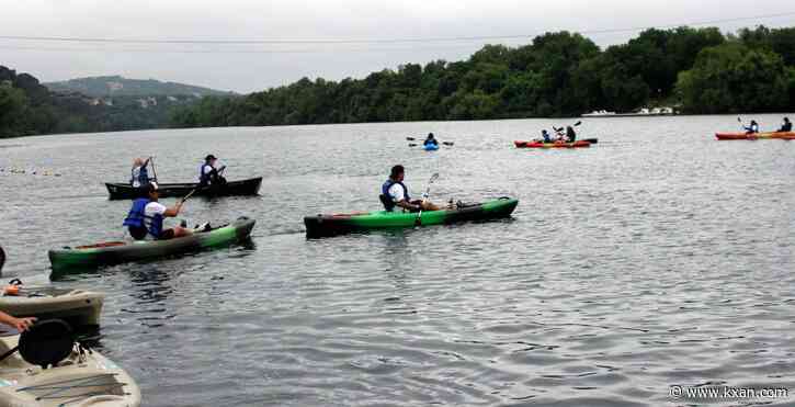 Austin rowing docks host Lady Bird Lake cleanup ahead of Earth Day
