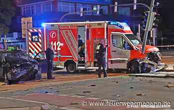 RTW schleudert in Fußgängergruppe