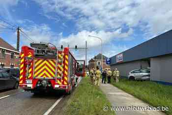 Man van 98 belandt met voertuig in gevel van Hubo