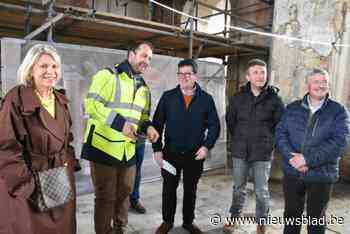 Na 16 jaar gaan langverwachte restauratiewerken aan afgebrande kerk eindelijk van start: “Zelfs gesmolten klokken krijgen hun plaatsje”