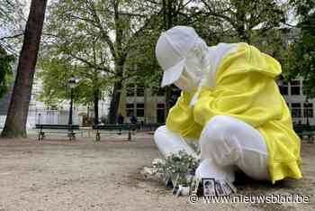 Opvallend standbeeld ‘Stille Strijd’ op Burg in Brugge