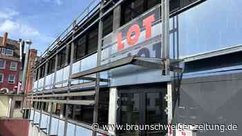 LOT-Schließung: HBK-Studierende demonstrieren in Braunschweig