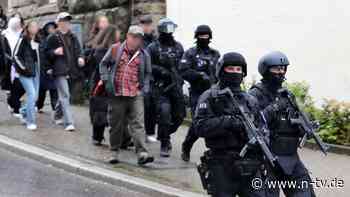 Abiturprüfungen abgebrochen: Großeinsatz wegen "verdächtiger Person" an Wuppertaler Schule