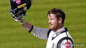 Davies ton puts Warwickshire on top over Hampshire