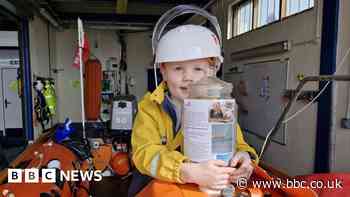 Five-year-old helps RNLI with 5p collections