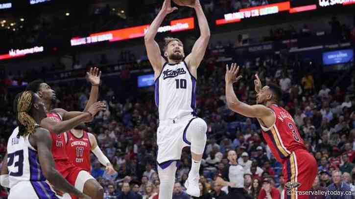 Ingram, Valanciunas lift Zion-less Pelicans past Kings and into the playoffs