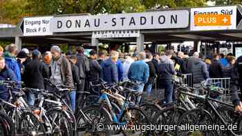Volles Haus beim Heimspiel des SSV Ulm 1846 Fußball gegen Jahn Regensburg