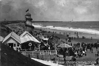 Then and Now: A packed beach at Whitley Bay and the same scene more than 100 years later