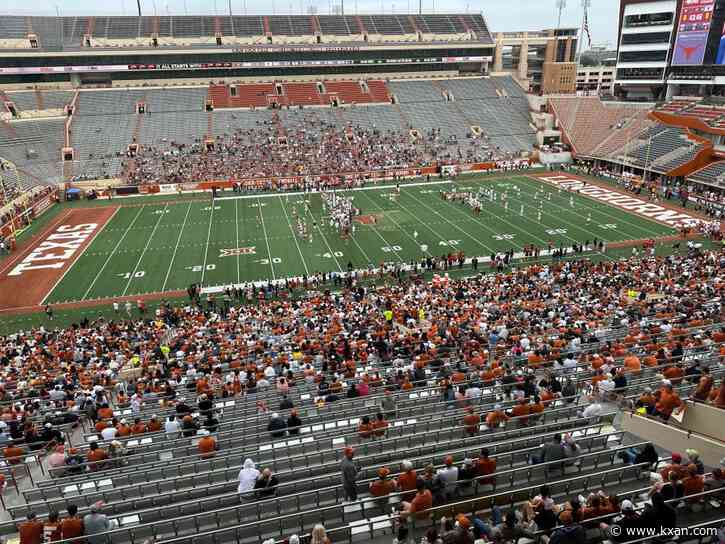 Orange-White game kicks off to conclude Longhorns' spring practices