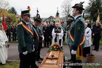 Bad Driburg: 600 Trauergäste nehmen Abschied von Pfarrer Hubertus Rath