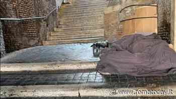 "Una donna è stata buttata a terra e le hanno tolto gli slip", scatta l'allarme al Colle Oppio. La ricostruzione