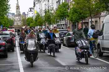 IN BEELD. Antwerpen even overspoeld door bakfietsen voor speciale liefdadigheidsactie