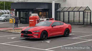 Dreister Kaufland-Hohn von Mustang mit Rennstreifen: „Windschutzscheibe zukleben“