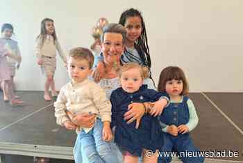 Verrassingsfeest voor ‘Ina’ die al 25 jaar onthaalmoeder is in Bilzen: “Al die liefde, geweldig”