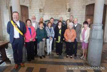 380 jaar huwelijksgeluk in de bloemetjes gezet tijdens huldiging in Mechels stadhuis