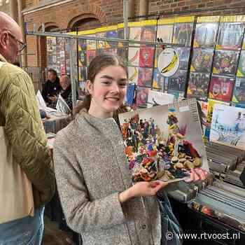 Ook tieners vallen voor vinyl; Bente Sent (15) kickt op grote platenbeurs in Deventer