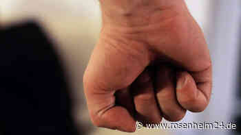 Wegen 50 Cent: Bettler (43) schlägt junge Frau (18) mit Fäusten