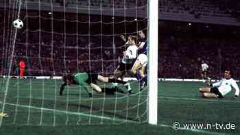 Zeitgeschichte im Fußballformat: Als die DDR den Klassenfeind besiegte