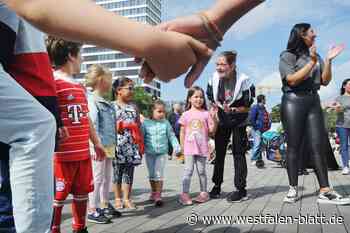 Stadt Bielefeld klappt die Sonnenschirme ein