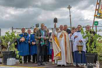 Tachtig tractoren present voor bloesemzegening in Sint-Truiden