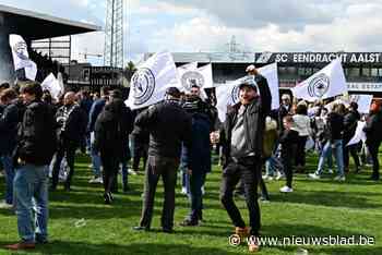 KAMPIOENEN! Eendracht Aalst zet KVK Ninove opzij en pakt na dertien jaar eindelijk een nieuwe titel