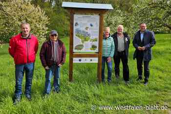 Neue Infotafel an Streuobstwiese im Siekertal