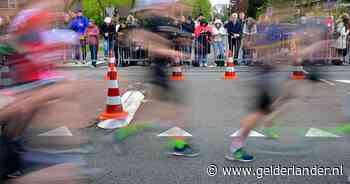 Lopers halve marathon gaan rechtdoor waar ze rechtsaf moeten en leggen 600 meter te weinig af