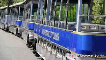 15 Verletzte in Hollywood: Bahn kracht bei Tour durch Filmstudio gegen Geländer