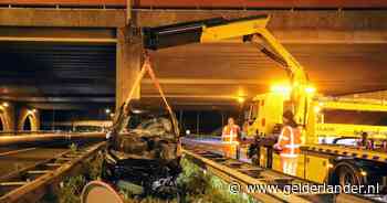 Voertuig belandt tussen vangrails op A2: een gewonde naar het ziekenhuis