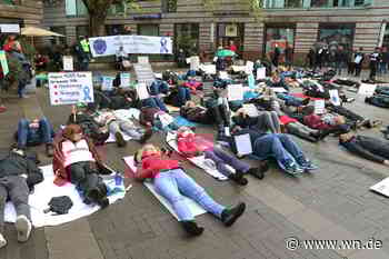 Liegende Demonstration für chronisch Erkrankte