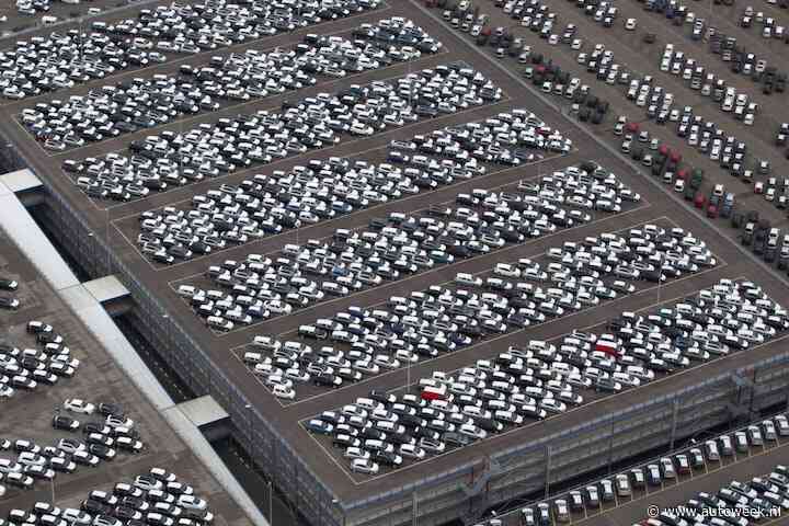 Haven vol onverkochte Chinese auto's die er soms al een jaar staan