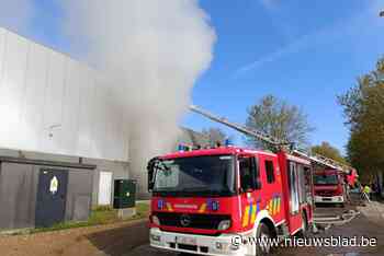 Brand in opslagplaats voor papier en karton