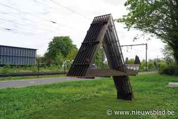 Vredesmonument langs fietssnelweg herdenkt oorlogsslachtoffers