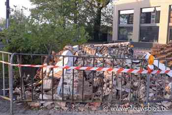 Chauffeur onder invloed crasht met Tesla tegen kapel