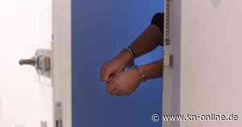 Schwentinental: Männer vor Disco schwer verletzt, Zeugen gesucht