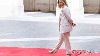 Meloni dreht Italien auf rechts: "Wir sehen eine schleichende Gleichschaltung"