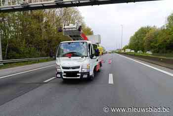 Verkeershinder op E17 door ongeval met verhuislift