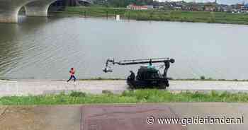 Mysterie opgelost: dit deed rennende Sifan Hassan langs de Waal bij Nijmegen