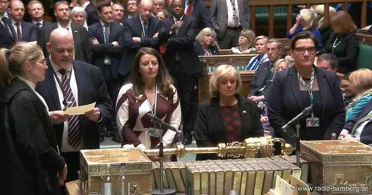 Parlament genehmigt Gesetz zu Abschiebungen nach Ruanda