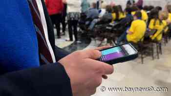 Pinellas County Schools takes up cell phone policy