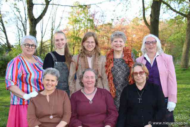 Acht vrouwen (en één man) op het toneel