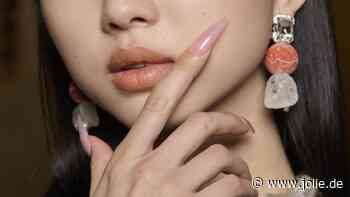 Pearl Swirl Nails: Diese Maniküre liebt Margot Robbies Nail-Artistin