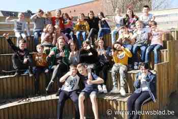 Leerlingen Sint-Norbertus Instituut Antwerpen vliegen buiten op Buitenlesdag