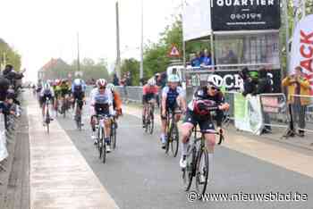 Nieuweling Tille Vergalle zet massaspurt in Geluveld naar zijn hand: “Geslaagd voorjaar en ik zit nog niet eens in topvorm”