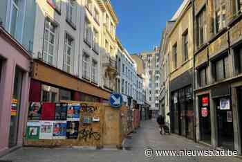 Stad beveelt aannemer om werfafsluiting af te breken aan Désiré de Lille
